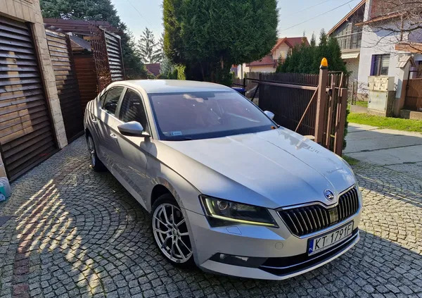 małopolskie Skoda Superb cena 57900 przebieg: 277631, rok produkcji 2015 z Tarnów